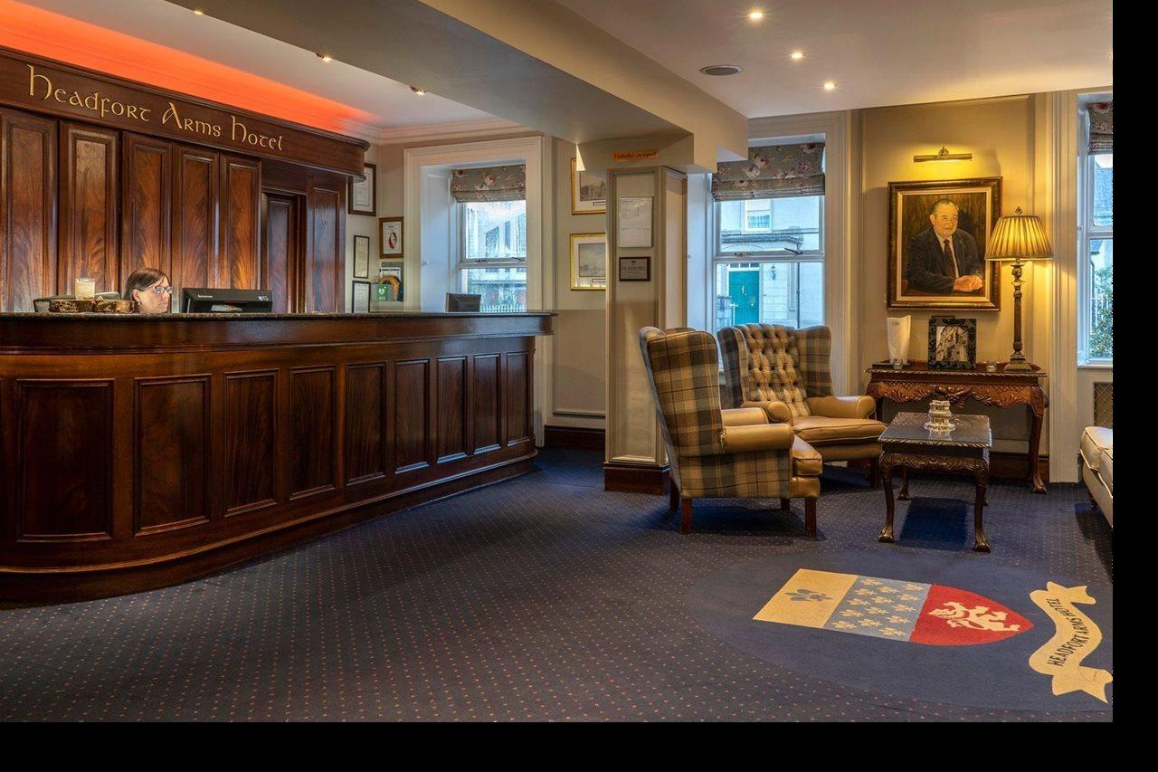 קלס Headfort Arms Hotel מראה חיצוני תמונה